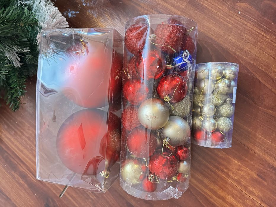 Елочные игрушки разных размеров
