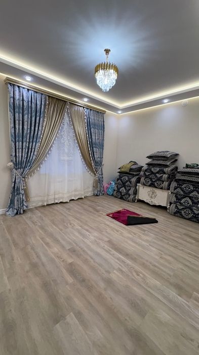 Янги Уй сотилади, 3 сотикда жойлашган, 3 қават, 340 кв.м. яшаш майдони