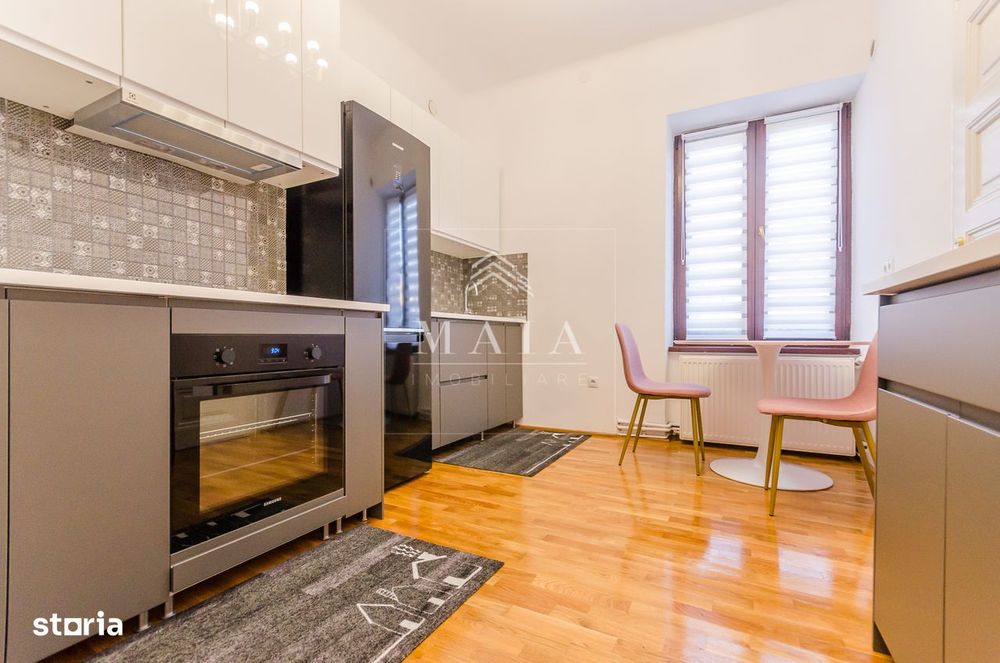 Apartament 3 camere, imobil tip vila, zona centrala, cu garaj