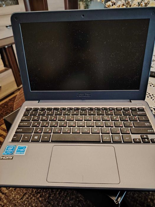 ASUS W202N запазен в много добро състояние