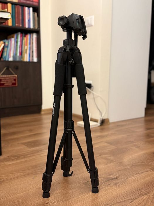 Canon 77D, 2 Obiective: 18-55mm și 50mm, filtru, geantă, trepied