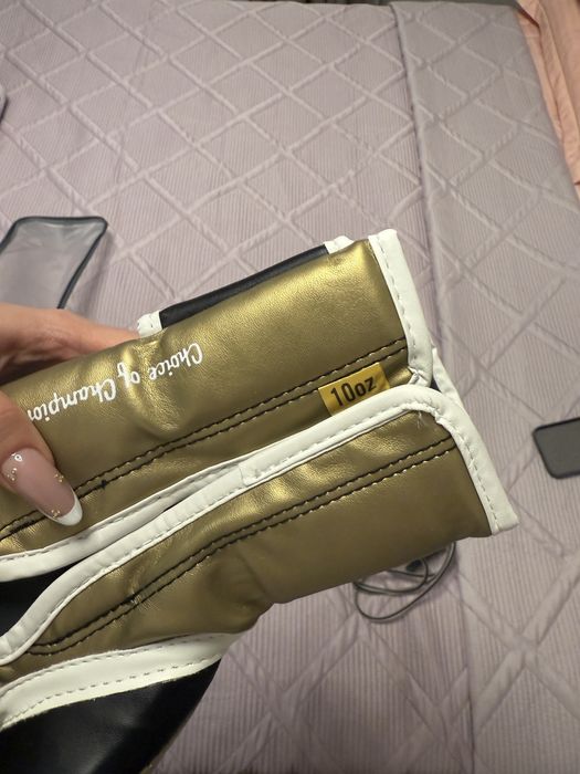 Боксерские перчатки Everlast