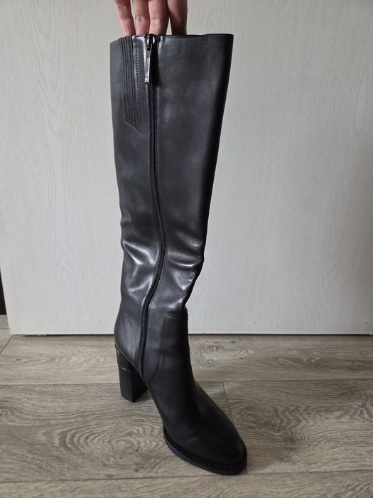 Продам новые сапоги Basconi