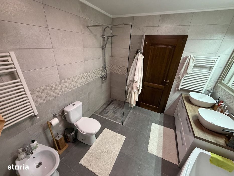 Casă de vânzare + Spațiu Comercial | 220 mp utili | curte 555 mp |