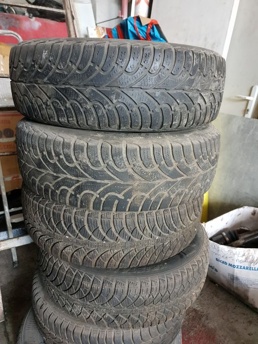 Алуминиеви джанти 14" със зимни гуми 175/65/14

Алуминиеви джанти:
-Цо