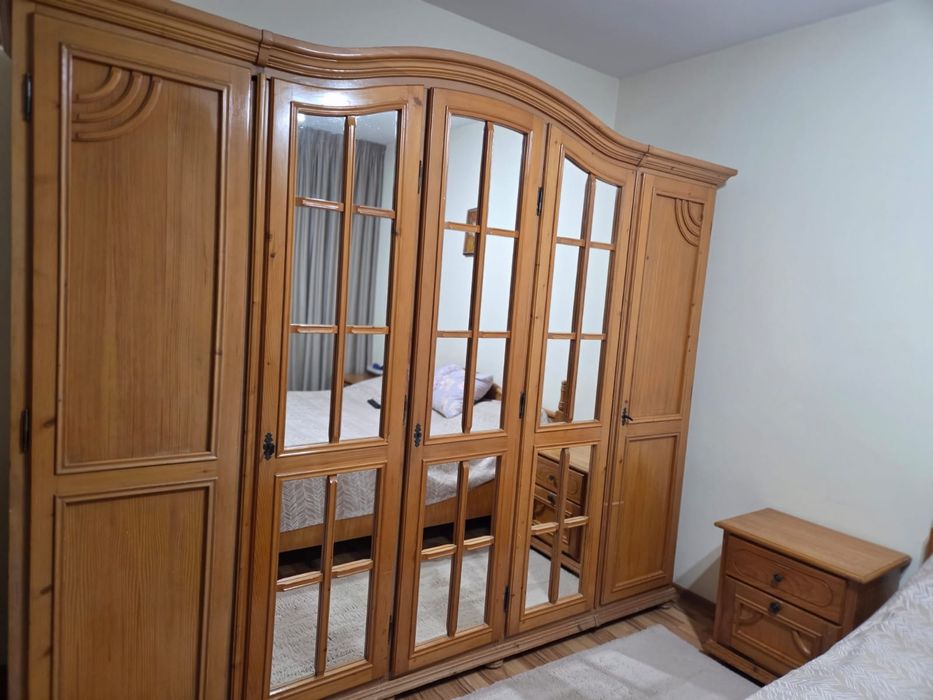 Mobila de dormitor lemn masiv  utilizata