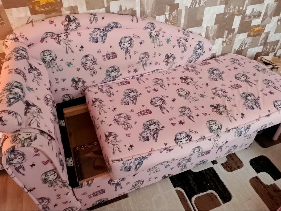 Диван детский розовый