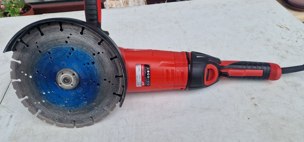 Ъглошлайф MILWAUKEE AGVKB 24-230 EKX
