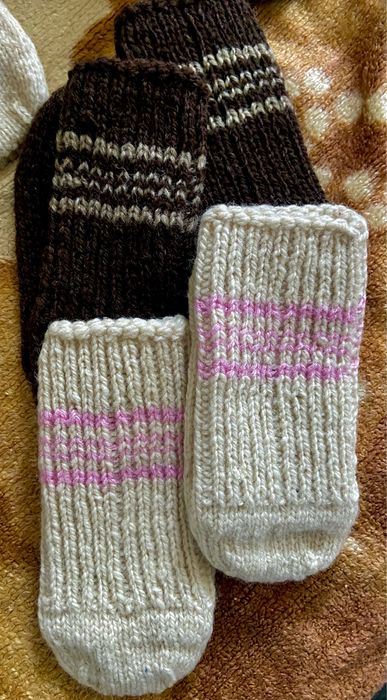 Вълнени ръчно изплетени чорапи