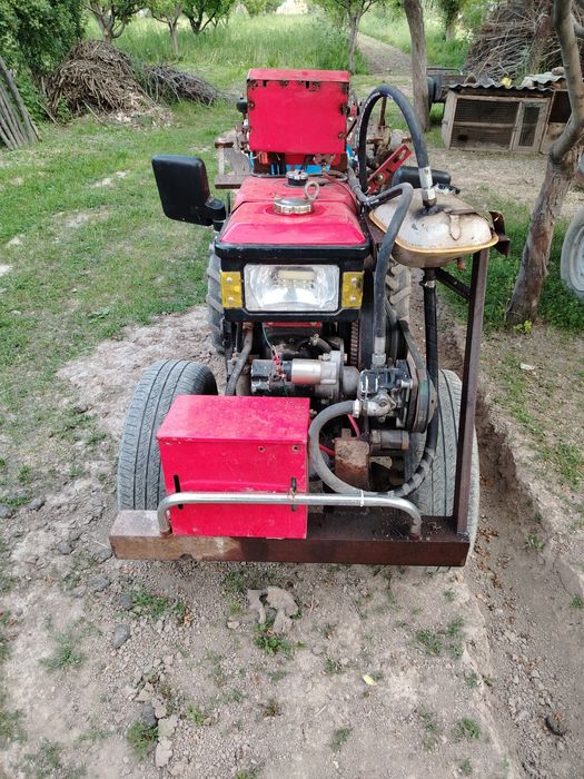 Зубр мини трактор сотилади ишлаши зур каплектида плуг. Чизели бор