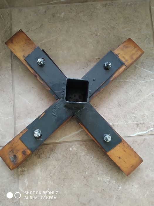 Стойка за елха дървена