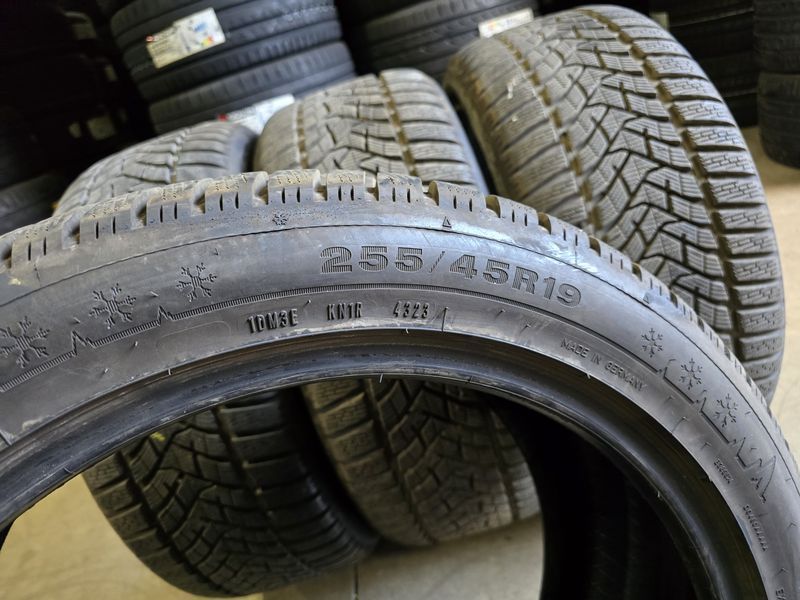 255/45/19 DUNLOP 4бр