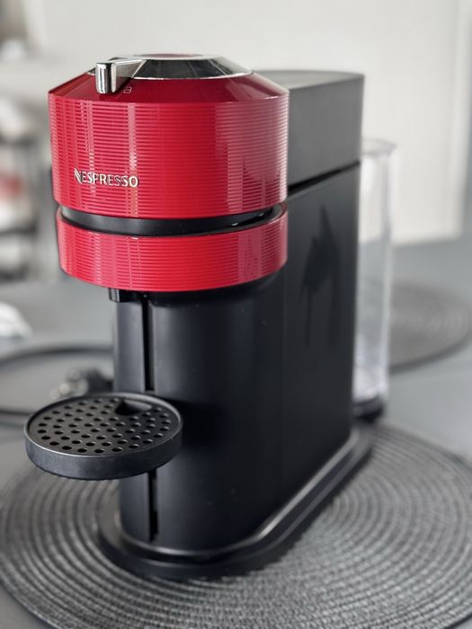 Aparat de cafea Esspresor Vertuo Next C Cherry Rosu