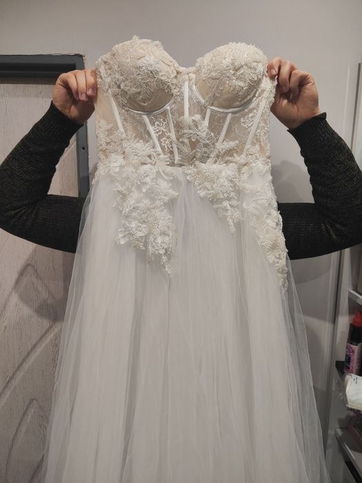 Продавам сватбена рокля