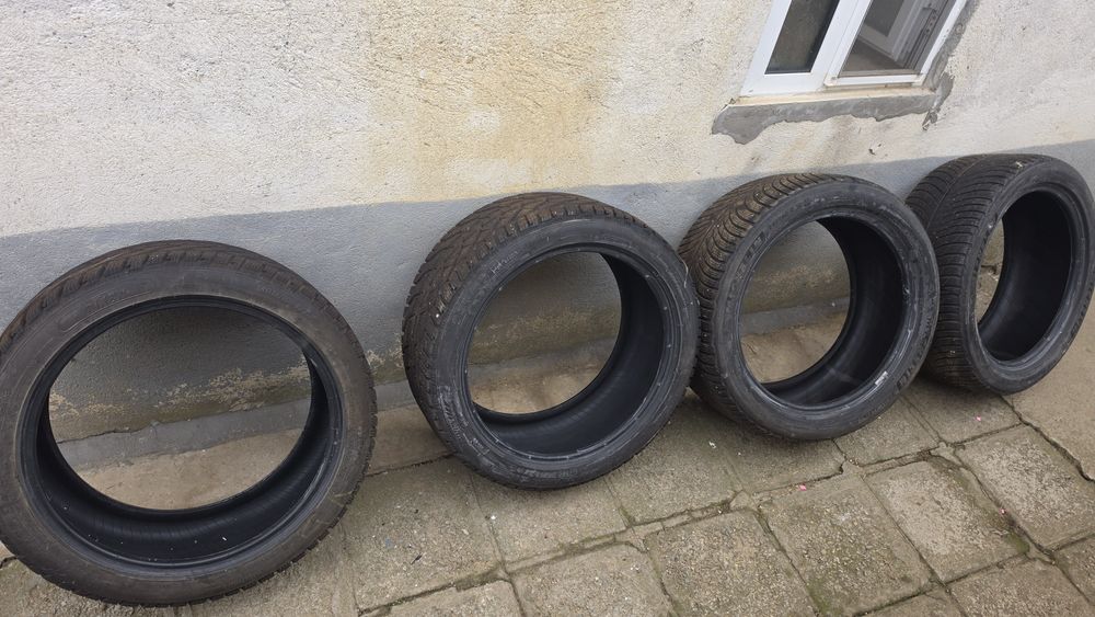 Гуми 245/40 R18.