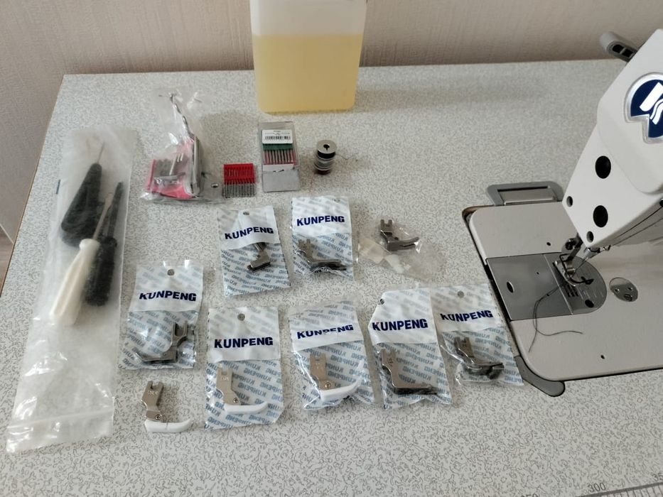 Продам швейную машинку