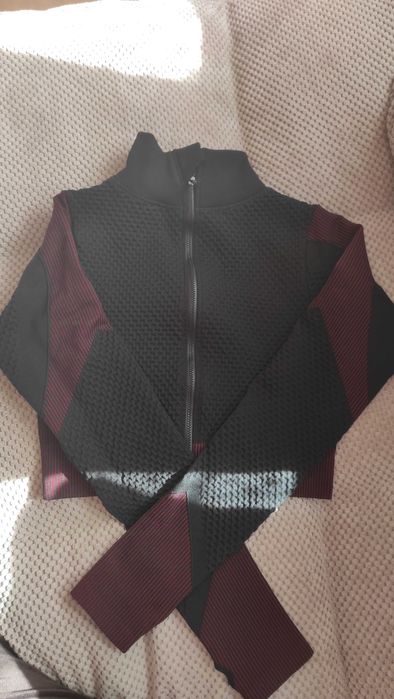 Спортно късо якенце и бюстие комплект