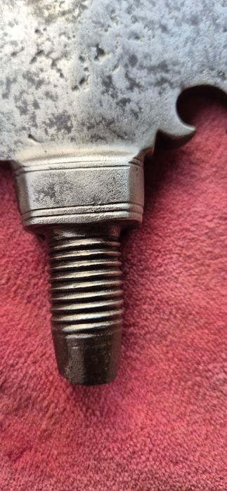 Продавам алебарда , нож , сабя.