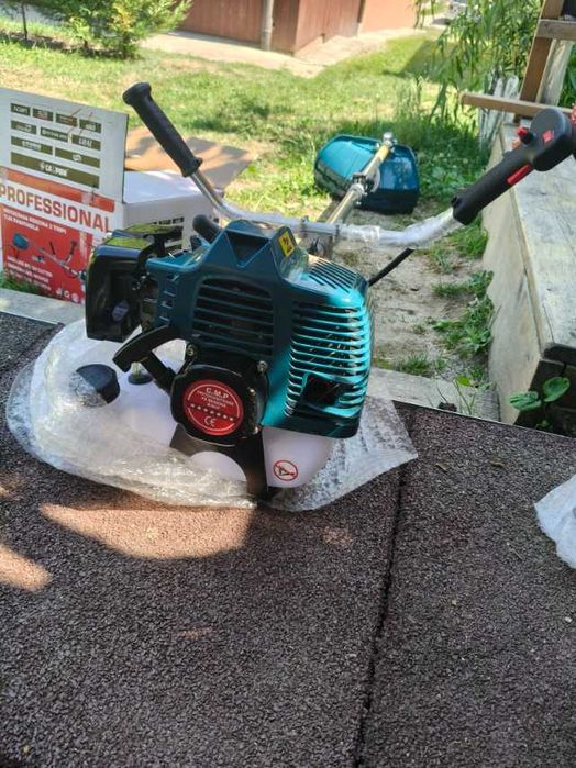Motocoasa pe benzina UralMash Campion,8.5c.p,tija detasabila!