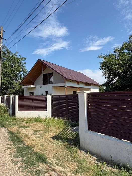 Casă de vânzare Săpoca - Teren 1480 mp, complet consolidată