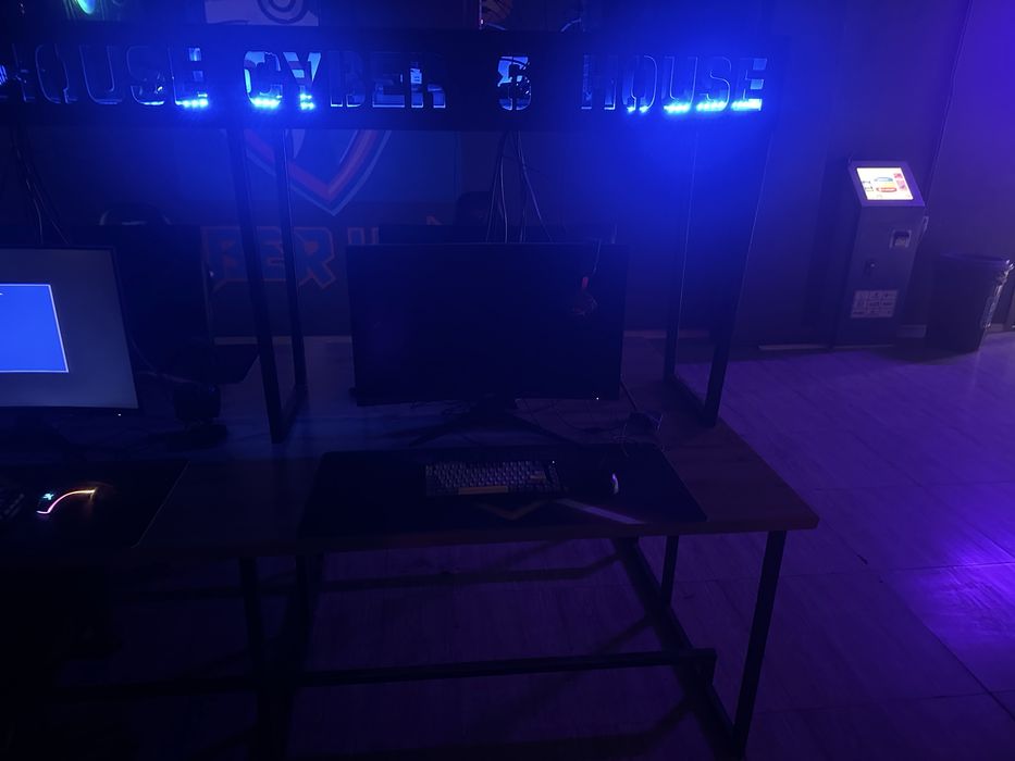 Стол для компьютерного клуба 10 штук