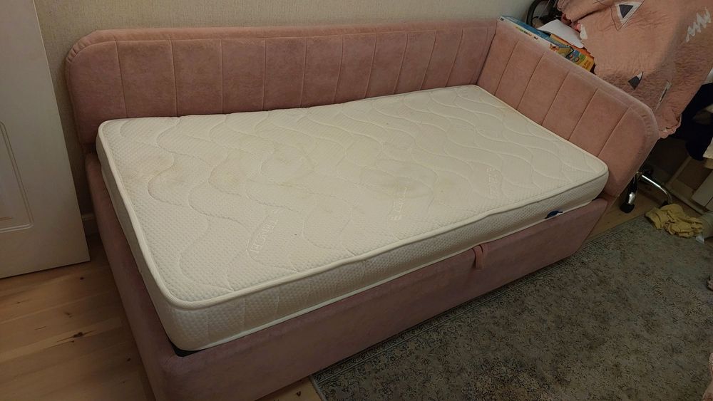 Продам 2 детские кровати с матрасами в хорошем состоянии.