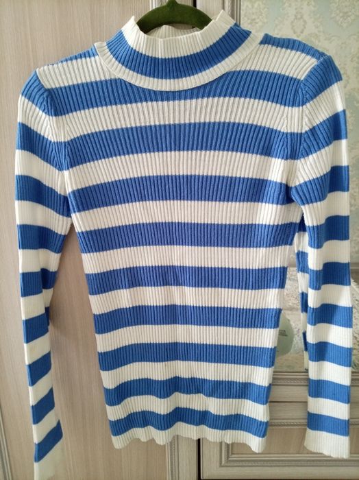 Продам кофточки водолазку