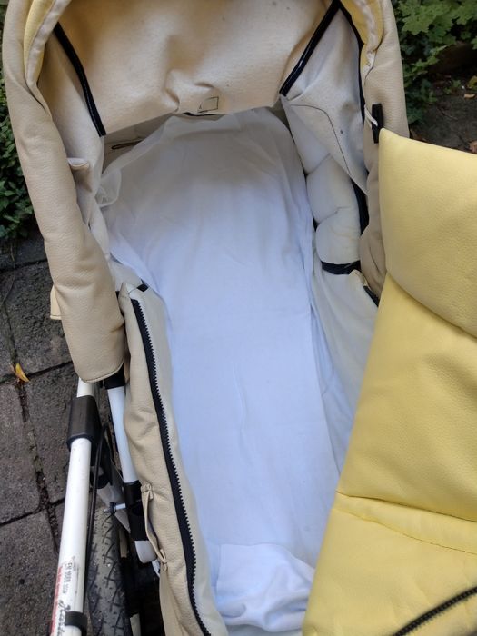 Масивна немска бебешка количка Hartan