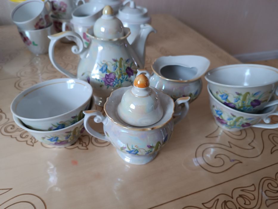 Посуда: чайные сервизы