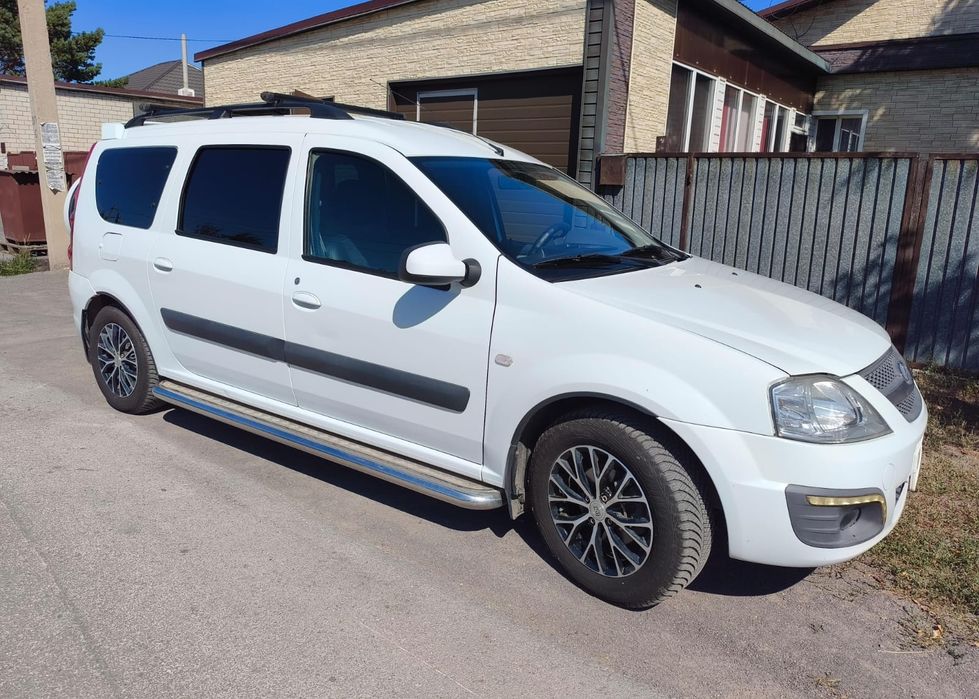 Продаю автомобиль Lada Largus