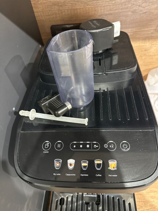 Кафемашина DeLonghi Magnifica EVO