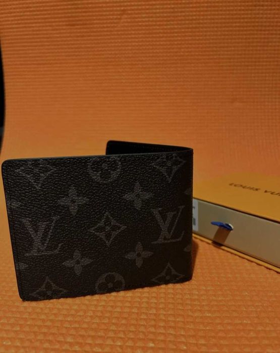Portofel LV nou .