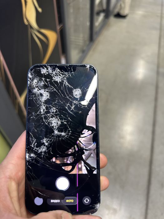 Айфон 14 128ГБ надо заменить экран