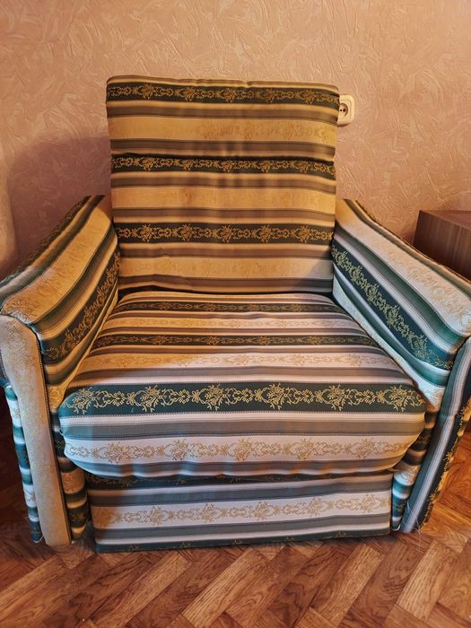 Продается раскладной диван книжка  и 1 кресло, б/у