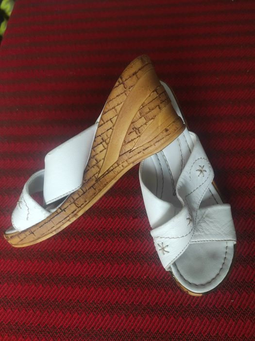 Sandale din piele pentru femei, numărul 36