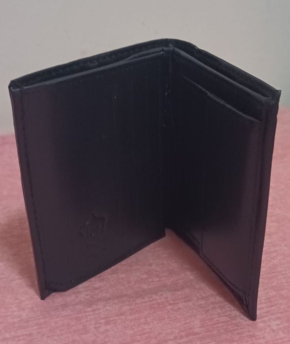 Portofele noi din piele naturala