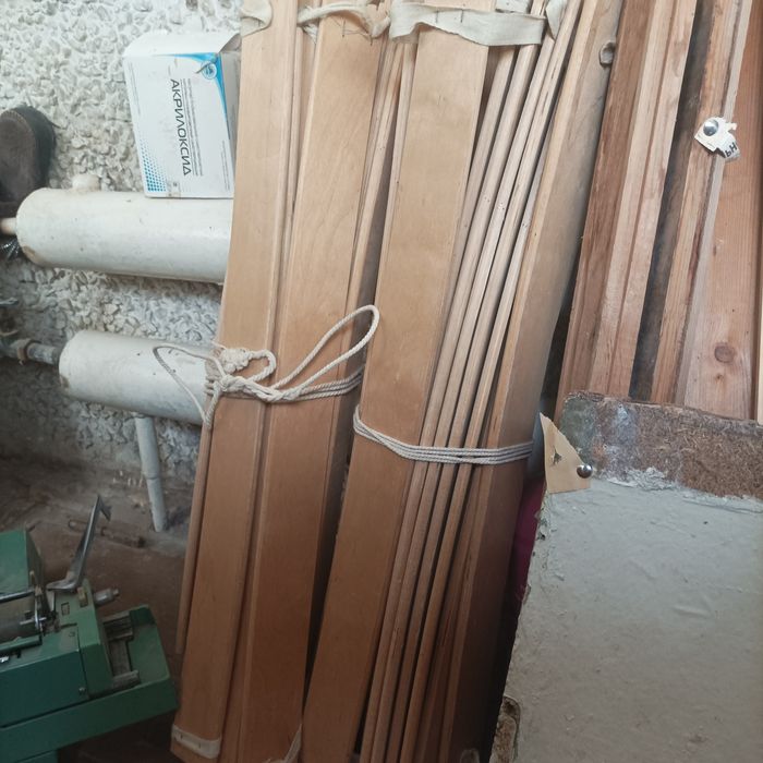 Кровать деревянная.