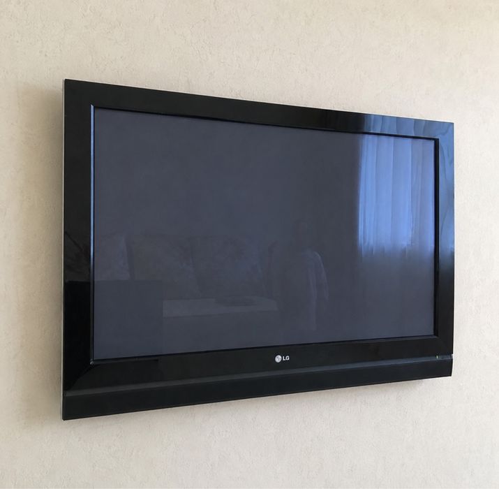 Телевизор LG 1м*70см