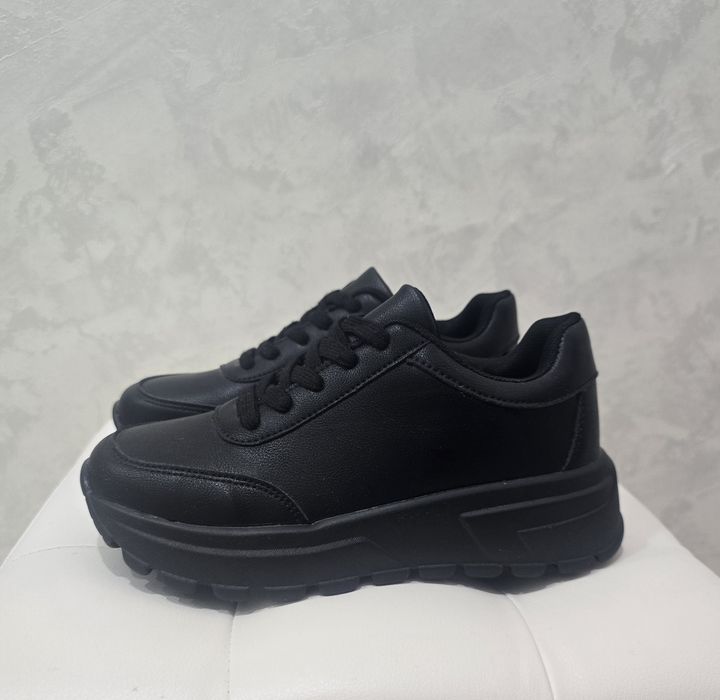 Кроссовки женские 36р