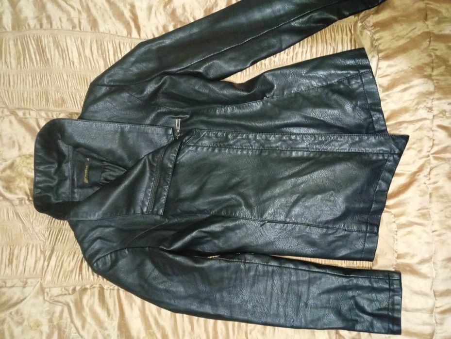 Продается Женская Кожаная куртка .