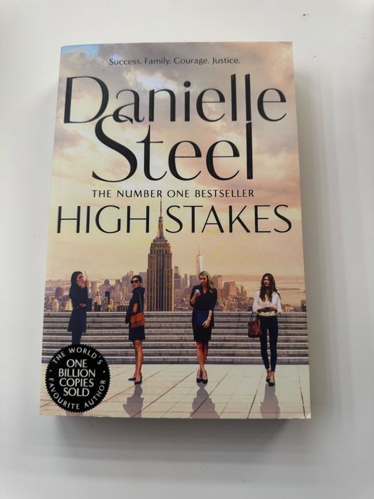Книга-Danielle Steel/ HIGH STAKES