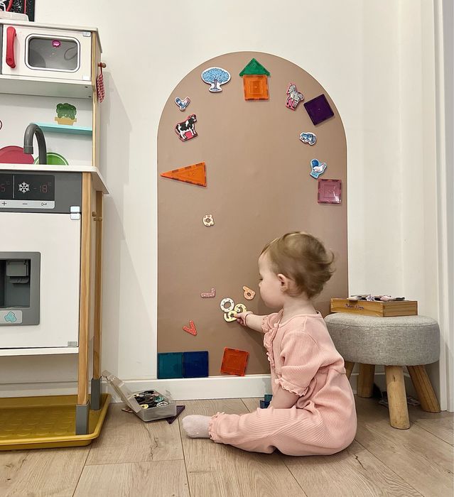 Tabla magnetica adeziva Arkolino, 60x100 cm + CADOU set 5 creioane