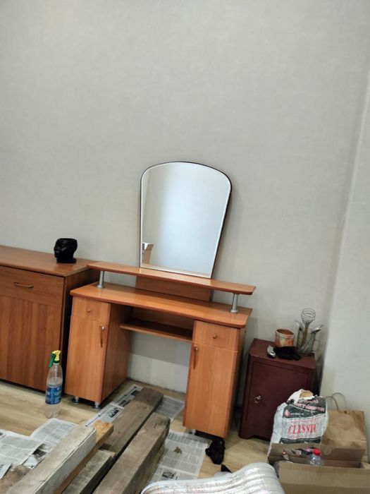 Продам туалетный столик