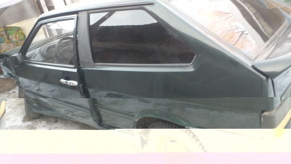 Продам ваз 2113 цвет тёмно-зелёный.