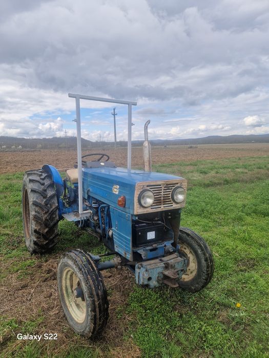 Vand/dezmembrez tractor universal 445 (530)