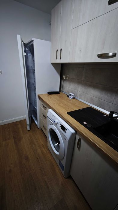 Inchiriez apartament cu trei camere