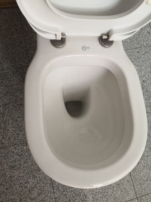 WC Ideal Standard cu capac, stare foarte bună, fără defecte
