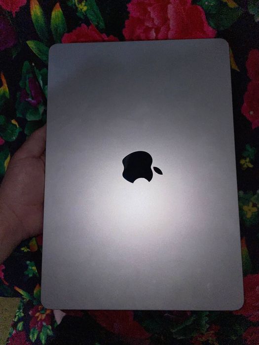 macbook air m2 13dyu