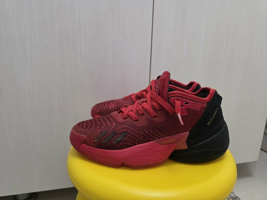 Vand adidas pentru baschet