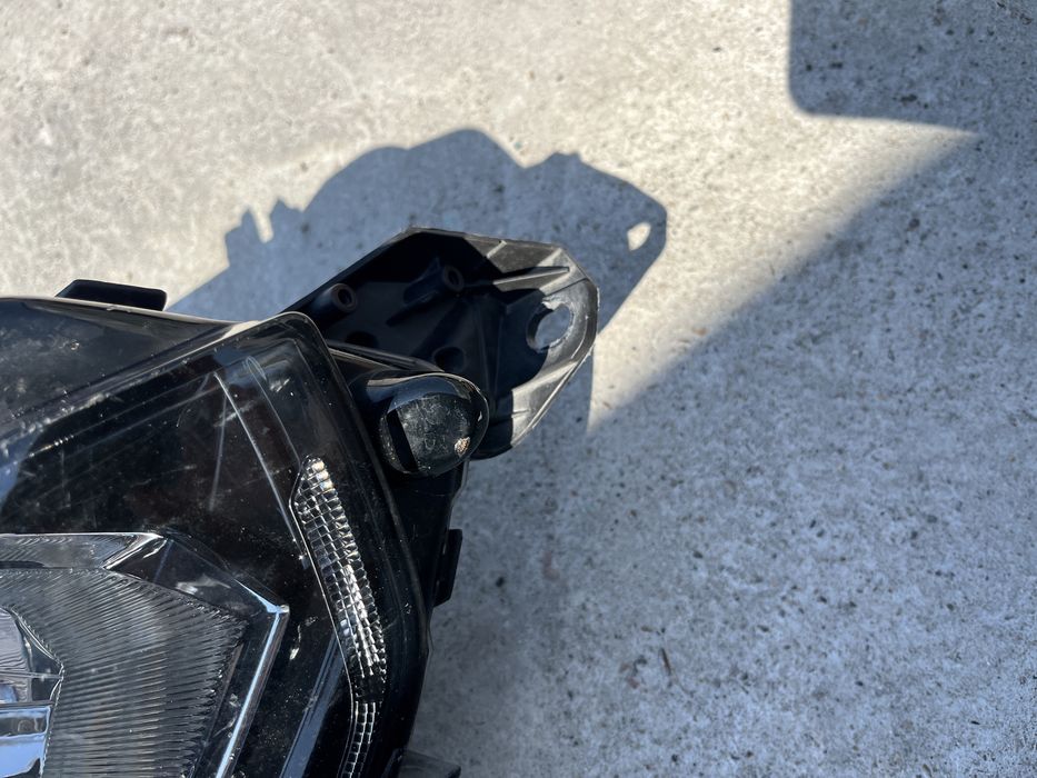 2 броя десен и 2 броя ляв фар Peugeot 208 2 2019-